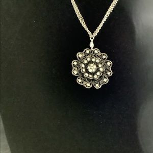 beautiful vintage necklace, with glass stones.